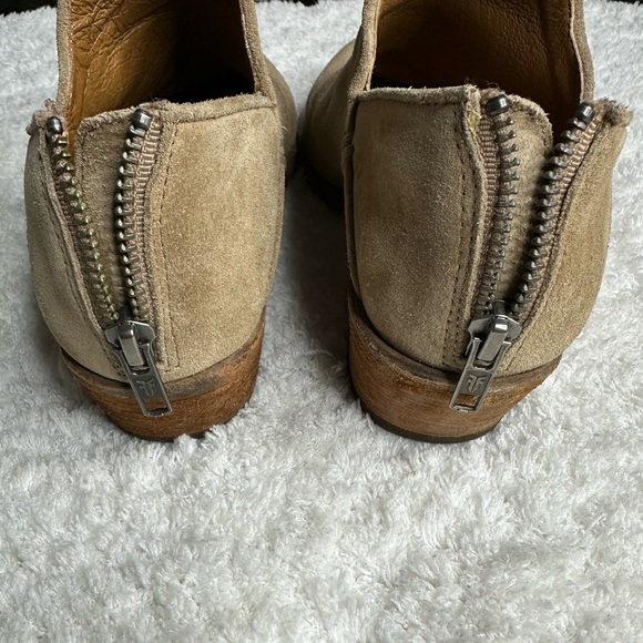 FRYE Carson Shootie Beige Suede Ankle Boots Men’s Sz 7. In good used condition. main image 4